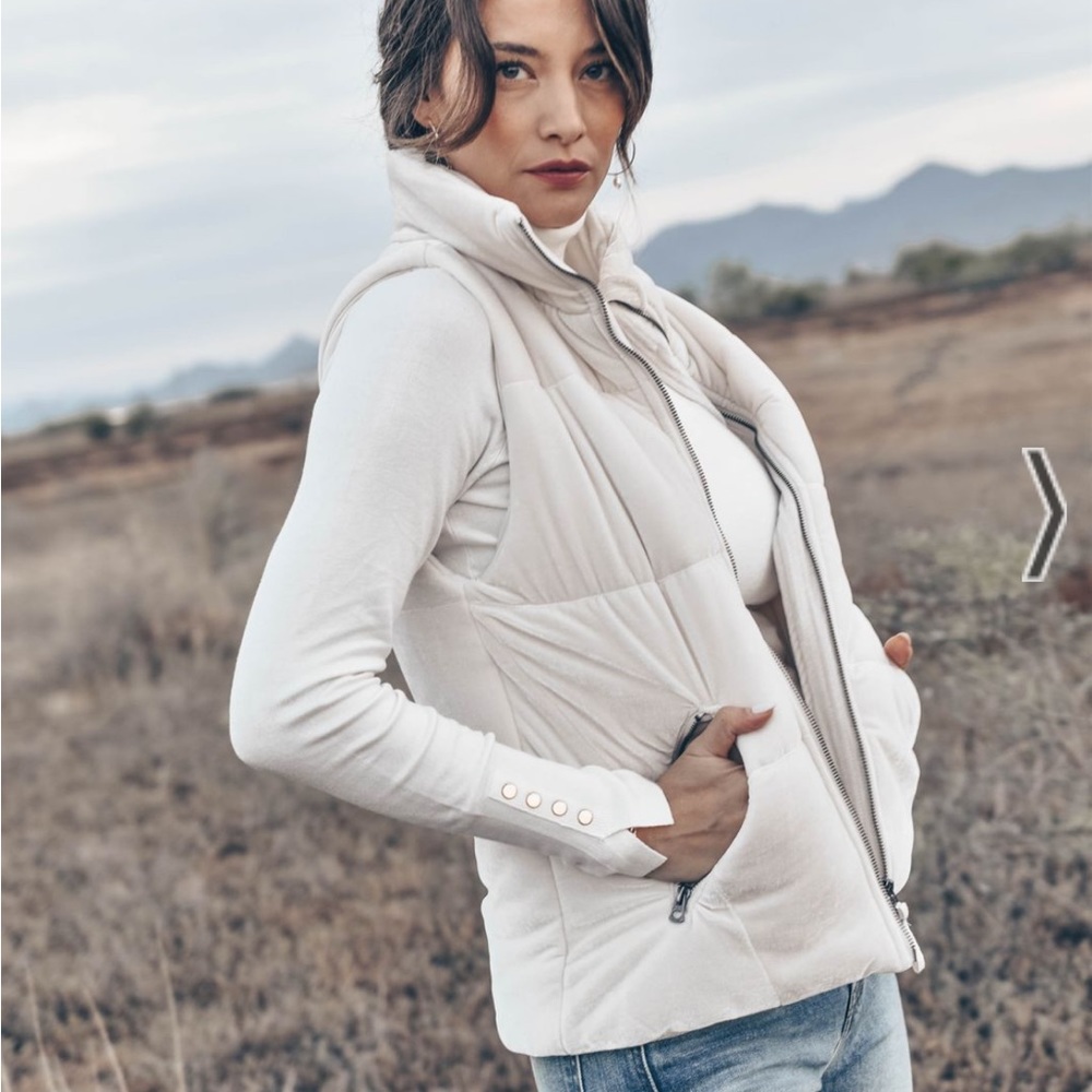 NWT Dylan Velvet Puffer Vest Vintage White XS